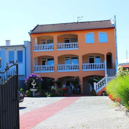 弗洛里达一室公寓旅馆 Štúrovo 外观 照片