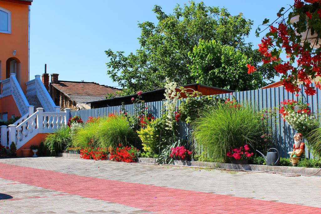 弗洛里达一室公寓旅馆 Štúrovo 外观 照片