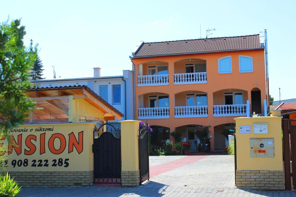 弗洛里达一室公寓旅馆 Štúrovo 外观 照片