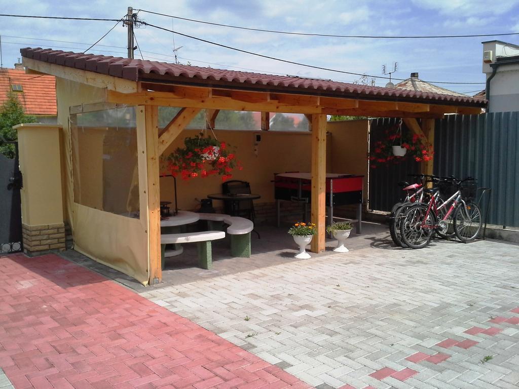 弗洛里达一室公寓旅馆 Štúrovo 外观 照片