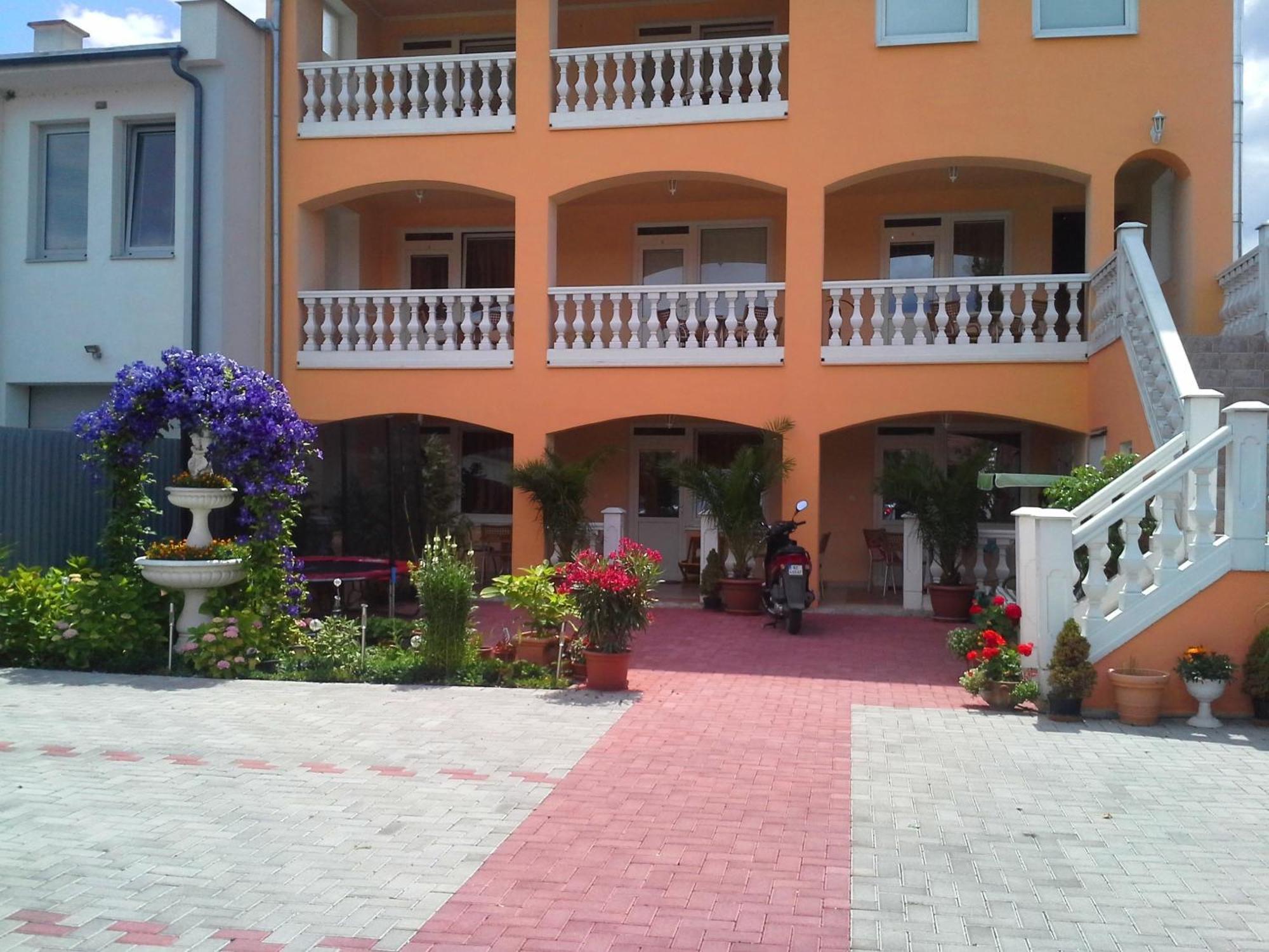 弗洛里达一室公寓旅馆 Štúrovo 外观 照片