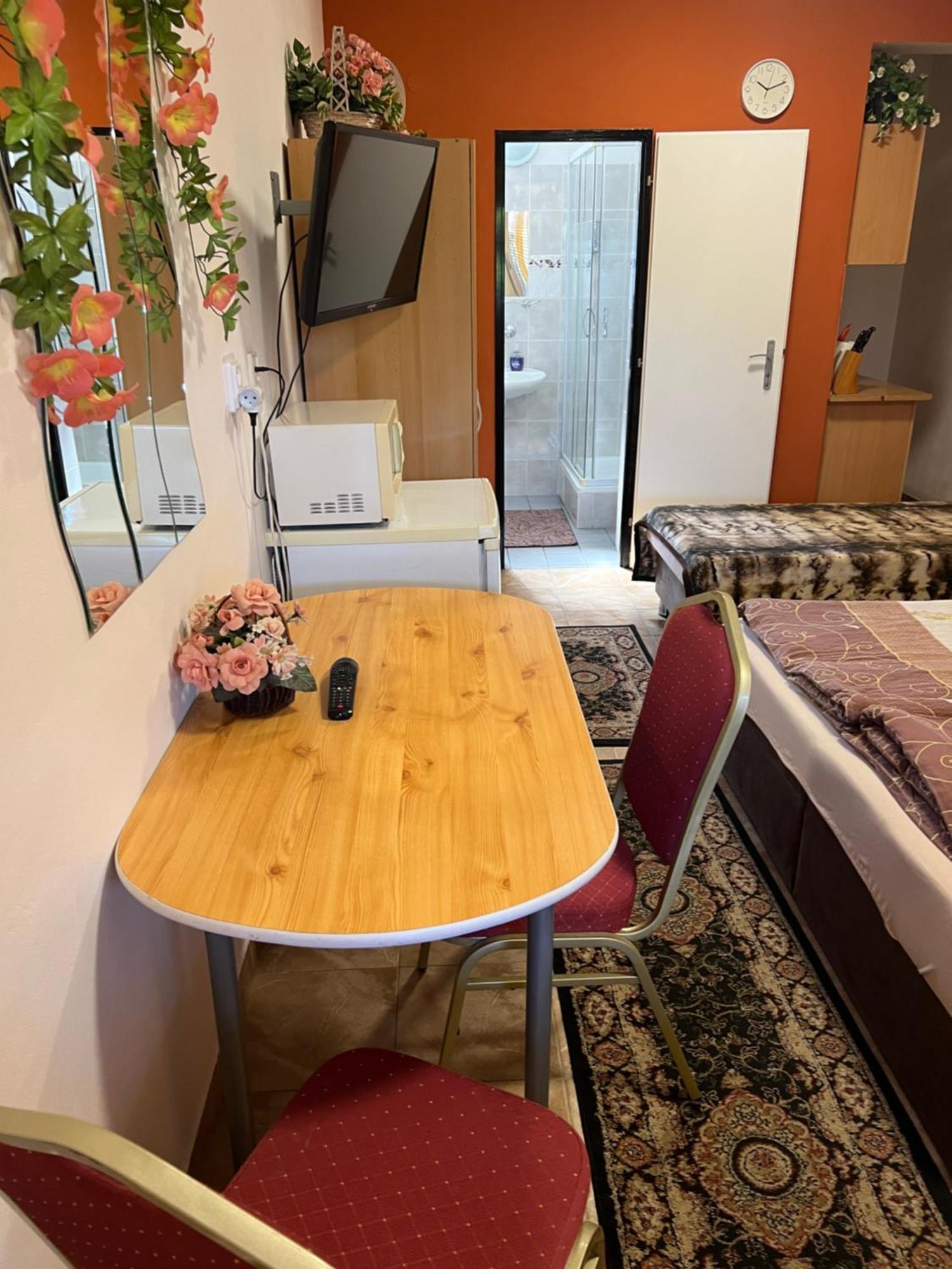 弗洛里达一室公寓旅馆 Štúrovo 外观 照片