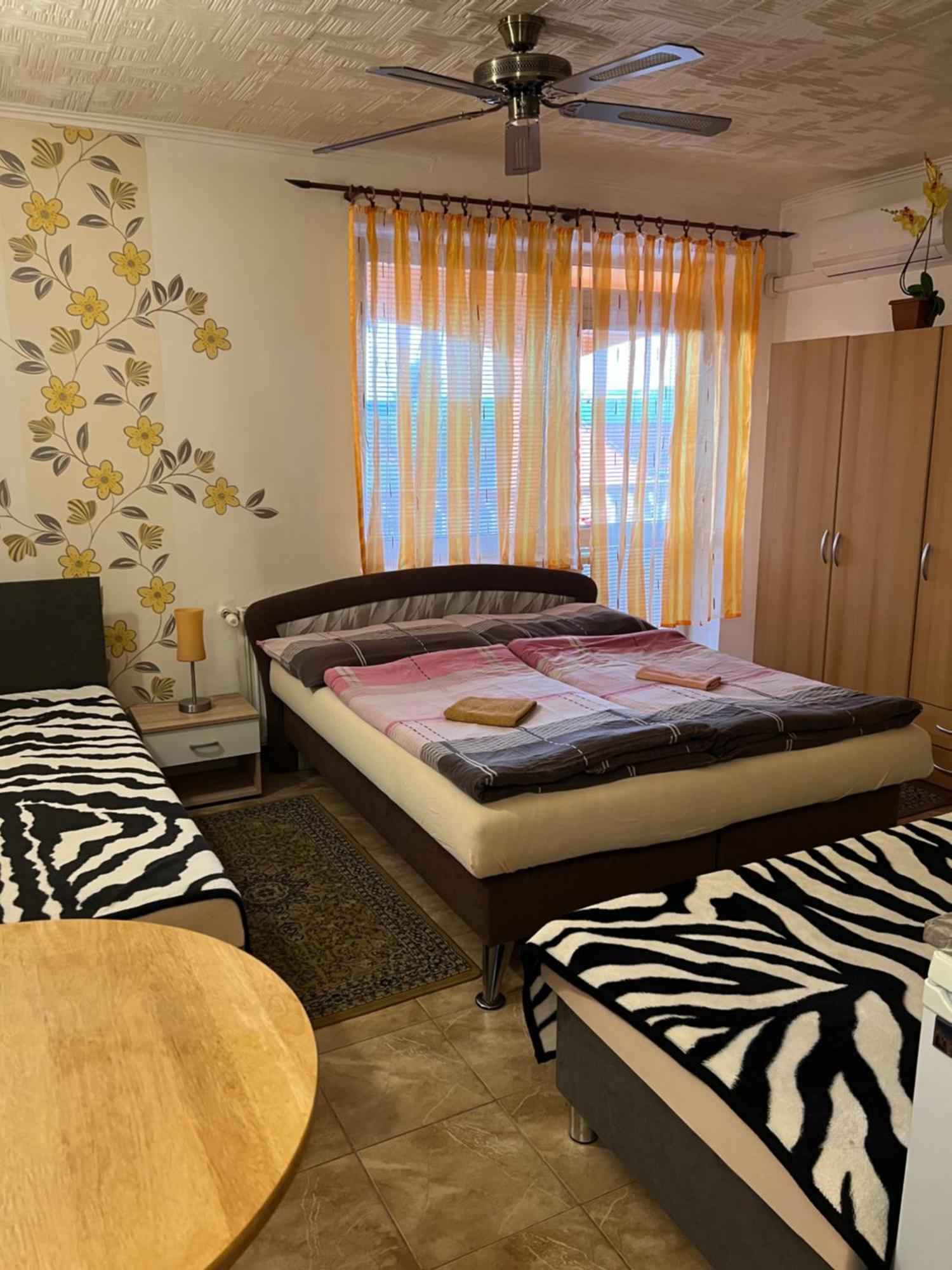 弗洛里达一室公寓旅馆 Štúrovo 外观 照片