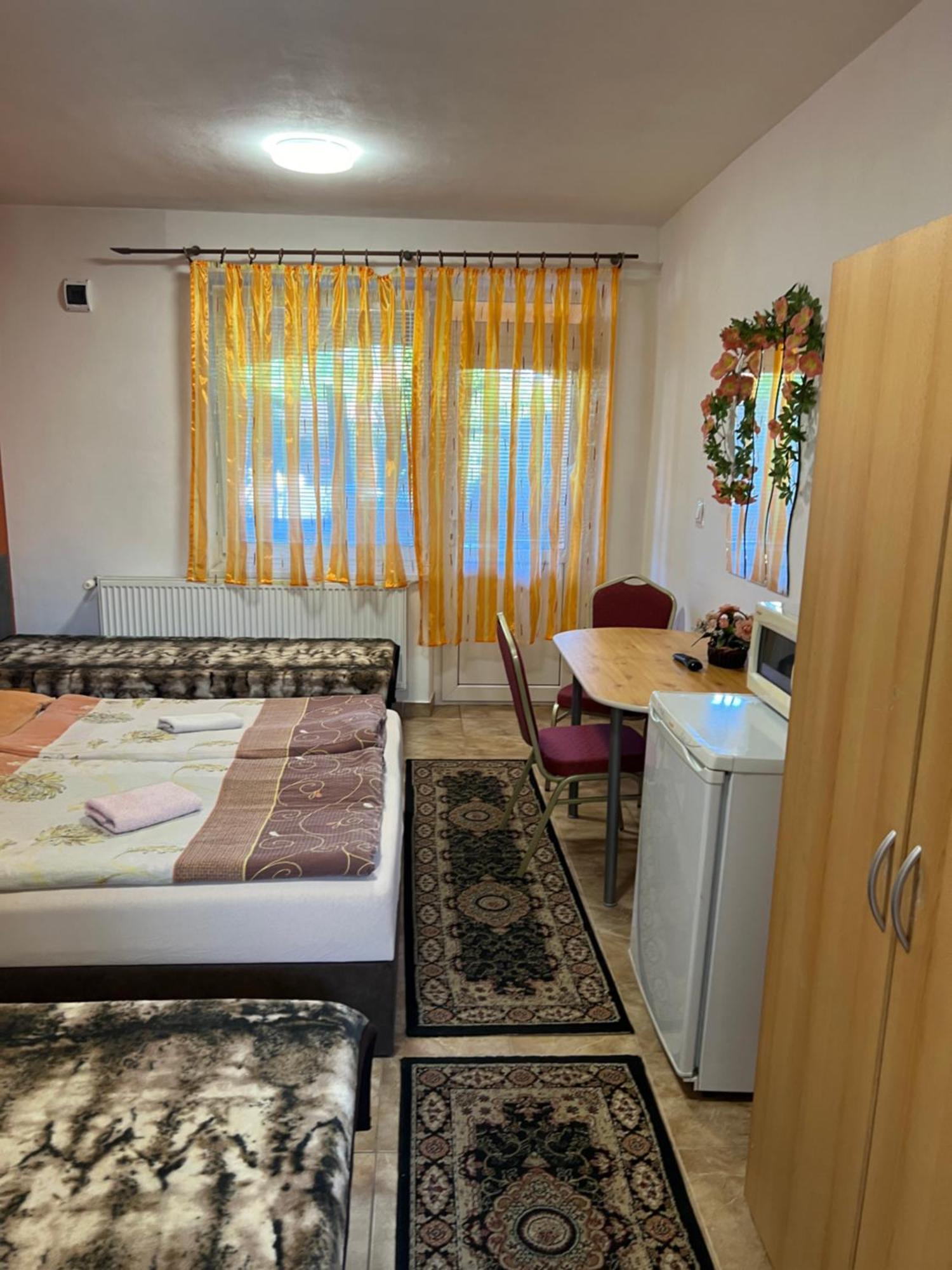 弗洛里达一室公寓旅馆 Štúrovo 外观 照片