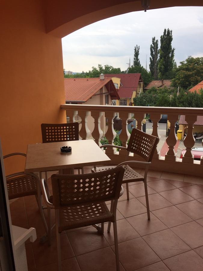 弗洛里达一室公寓旅馆 Štúrovo 外观 照片
